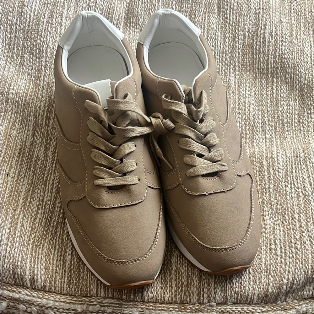 Stylish Tan Sneakers